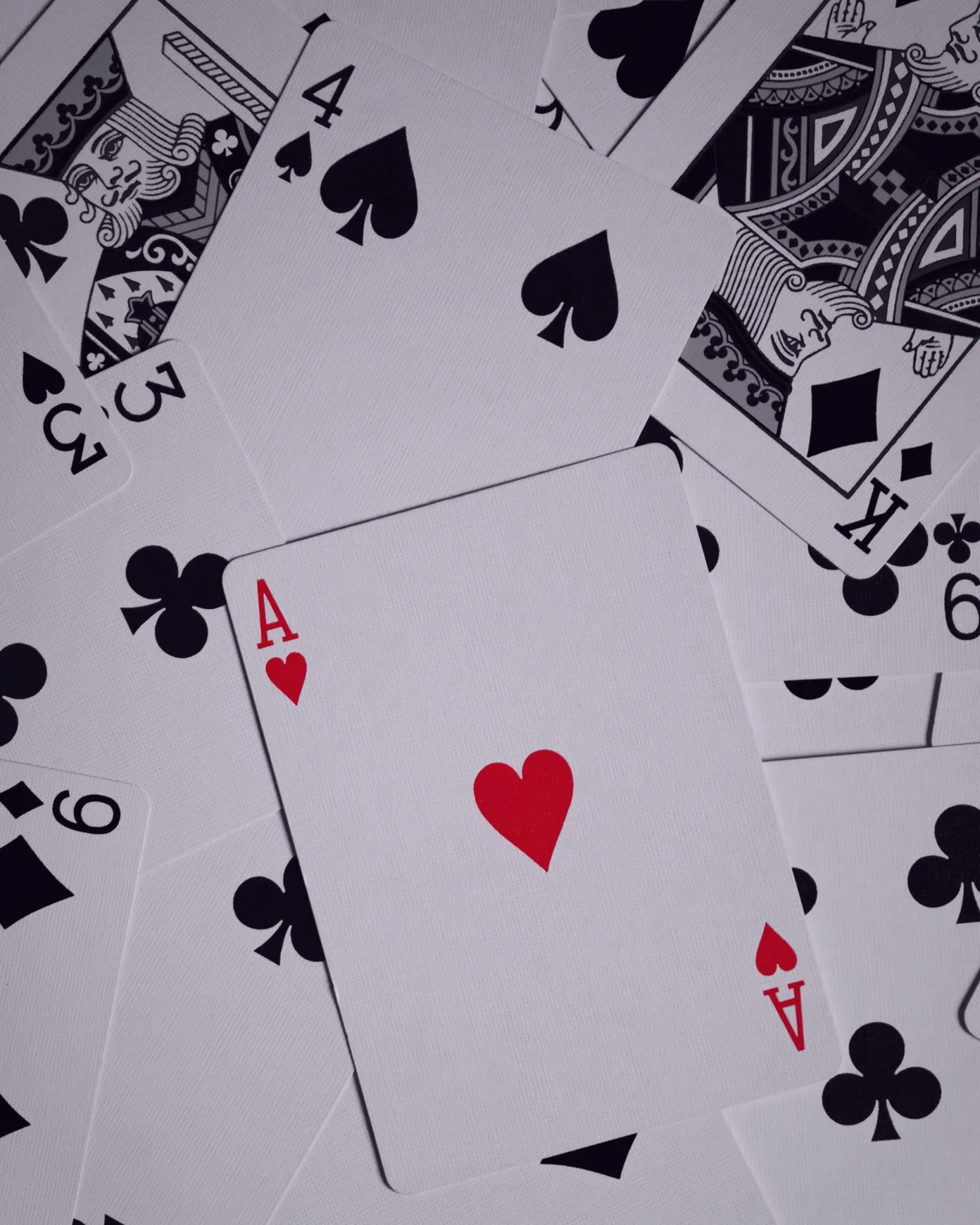 A close view of the felt table’s edge, one card just visible